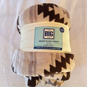 FLEECE THROW SOUTHWESTERN BROWN NEUTRAL COLORS 60”x 80” NWT